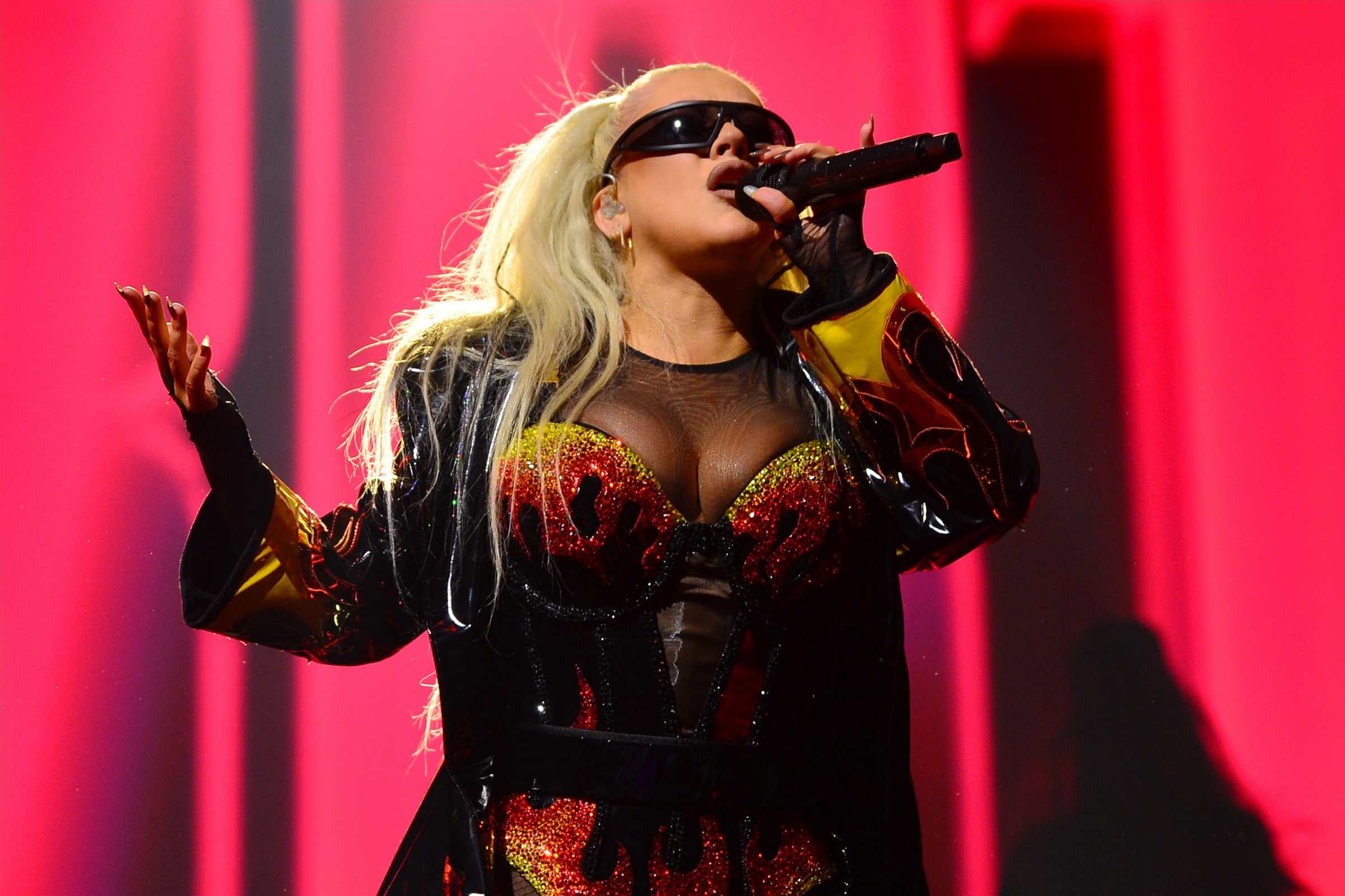 Christina_Aguilera_Performs_At_The_O2_Arena_285729.jpg