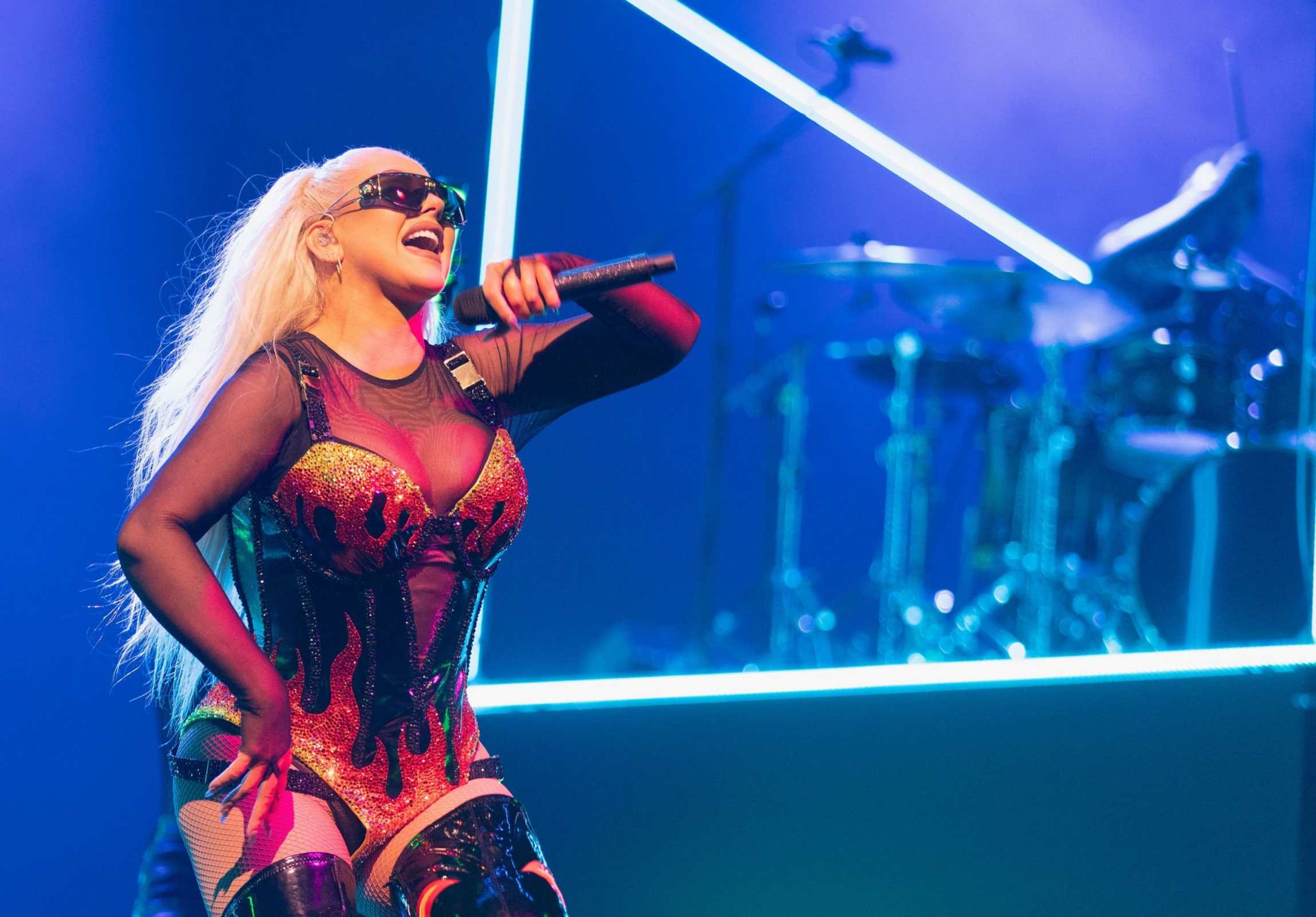 Christina_Aguilera_Performs_At_The_O2_Arena_28729.jpg