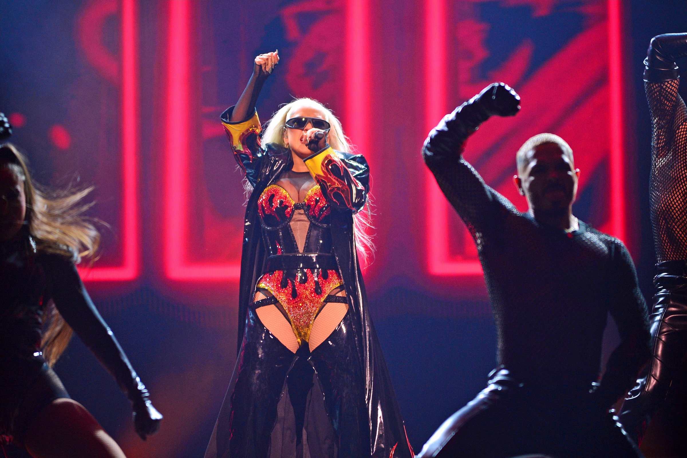 Christina_Aguilera_Performs_At_The_O2_Arena_287929.jpg