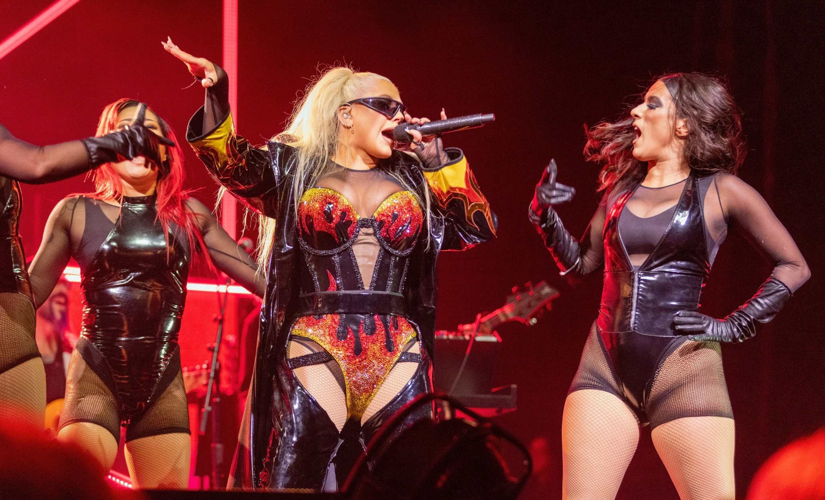 Christina_Aguilera_Performs_At_The_O2_Arena_28929.jpg