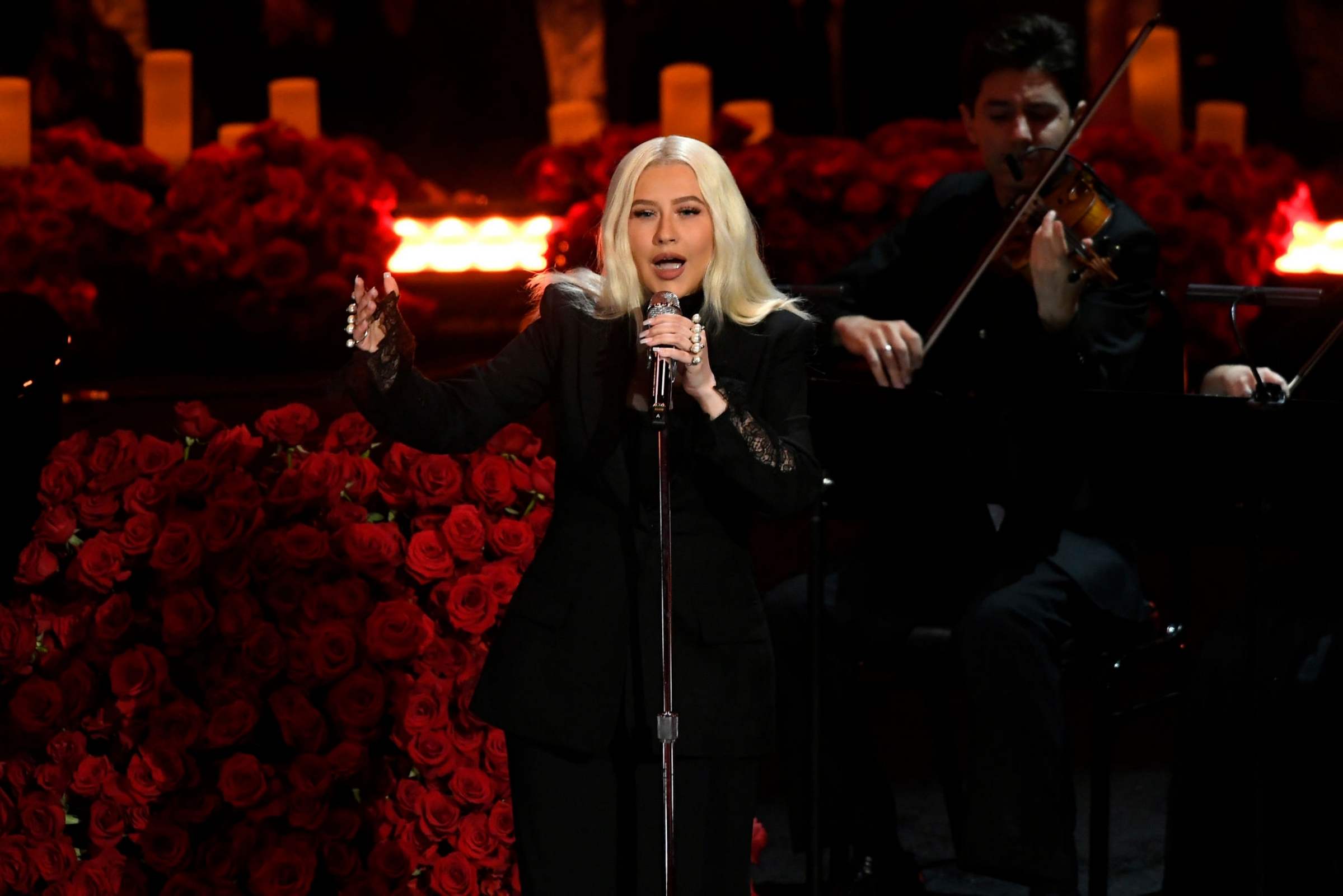 Christina_Aguilera_Performs_at_A_Celebration_of_Life_for_Kobe_and_Gianna_Bryant_-_February_24-07.jpg