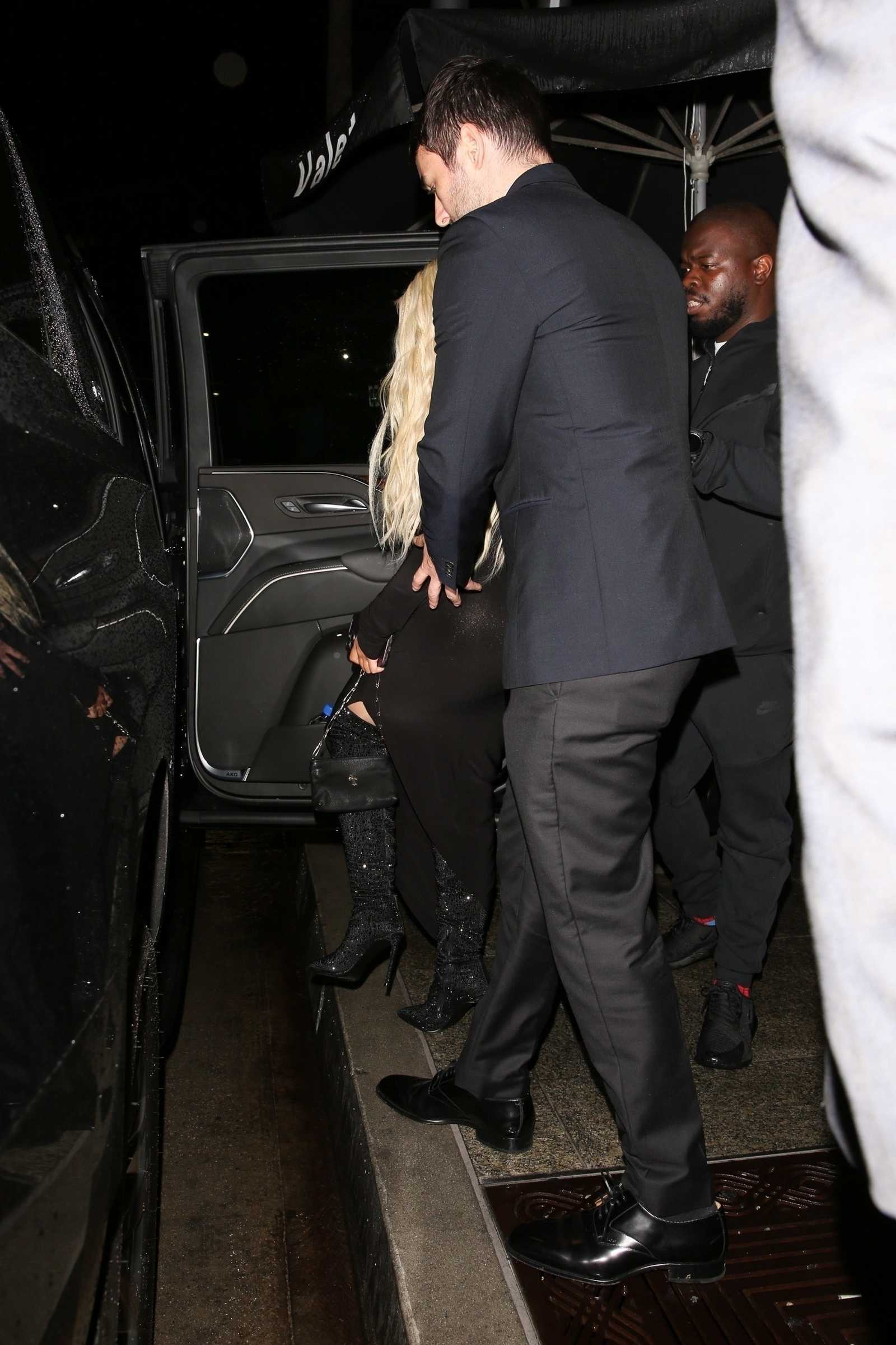 Christina_Aguilera_and_Matthew_Rutler_leaving_dinner_at_Avra_Restaurant_in_Beverly_Hills_-_September_102C_202206.jpg
