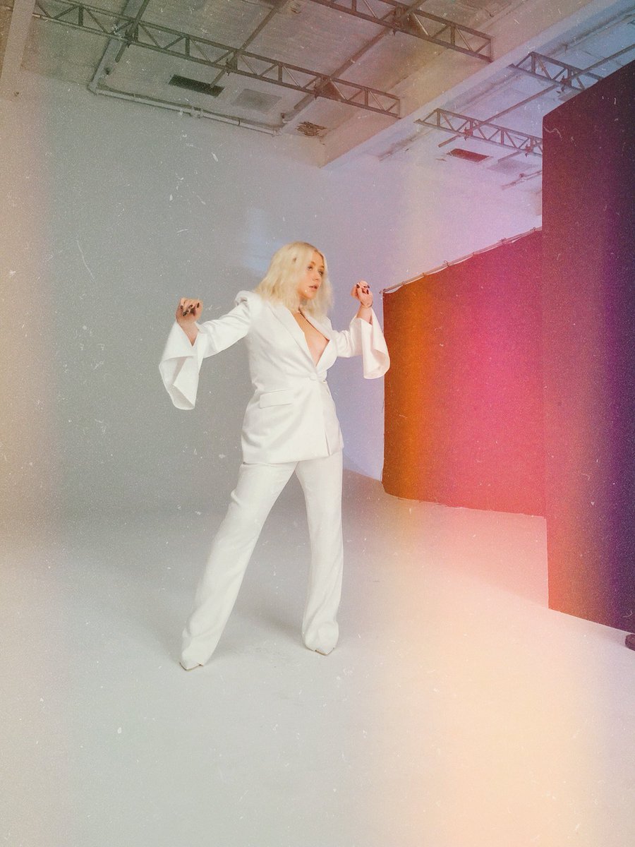 Cosmopolitan_BTS_2018-08.jpg