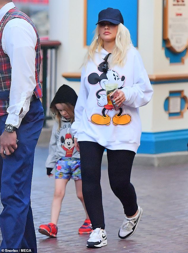 In_DisneyLand_-_May_7-04.jpg