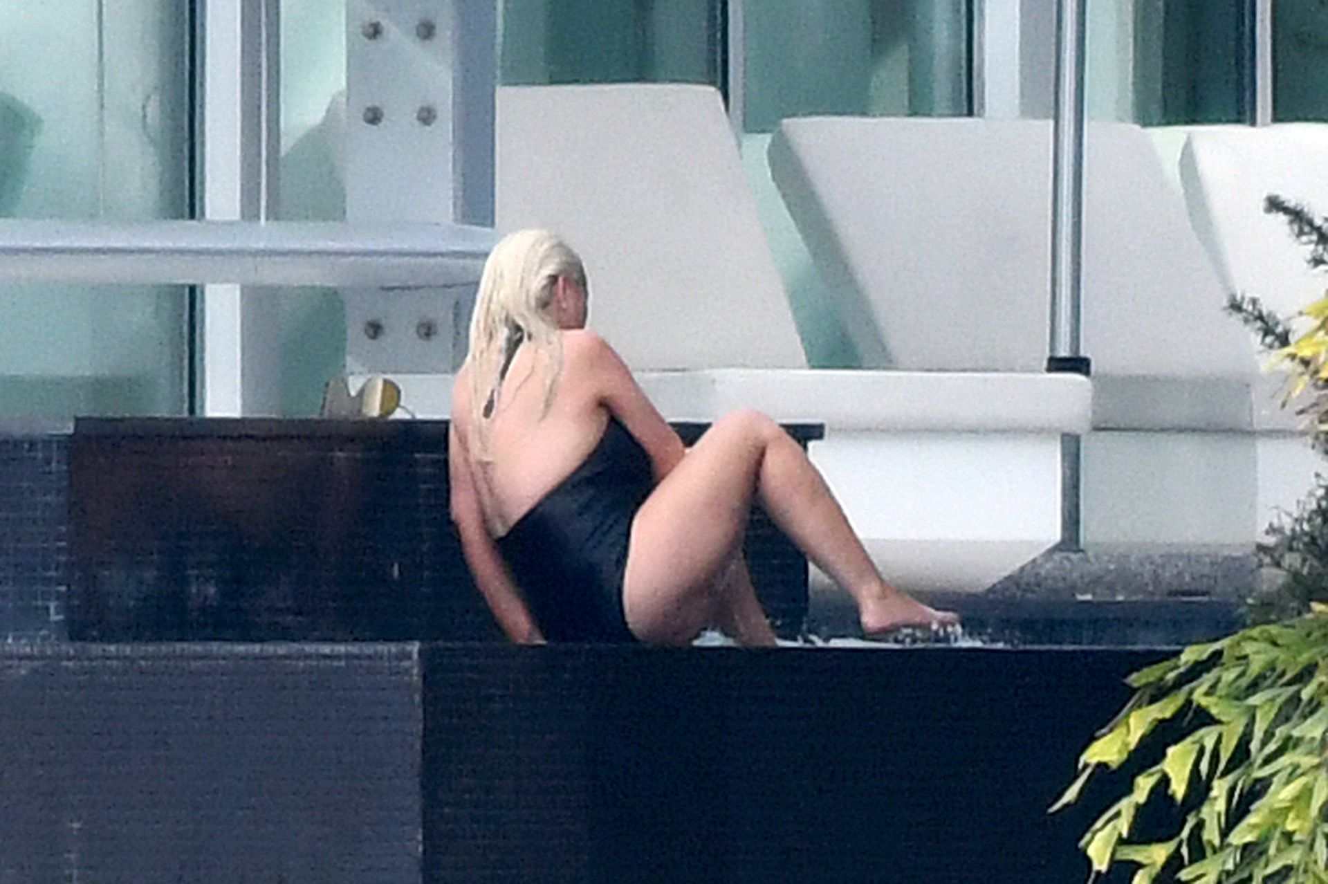 In_Miami_-_February_12_01~0.jpg