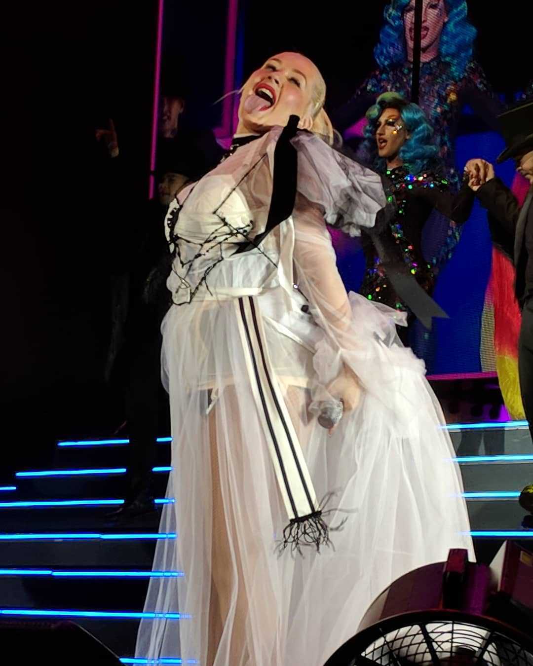 Mohegan_Sun_Arena_in_Uncasville2C_CT_-_October_6-02.jpg