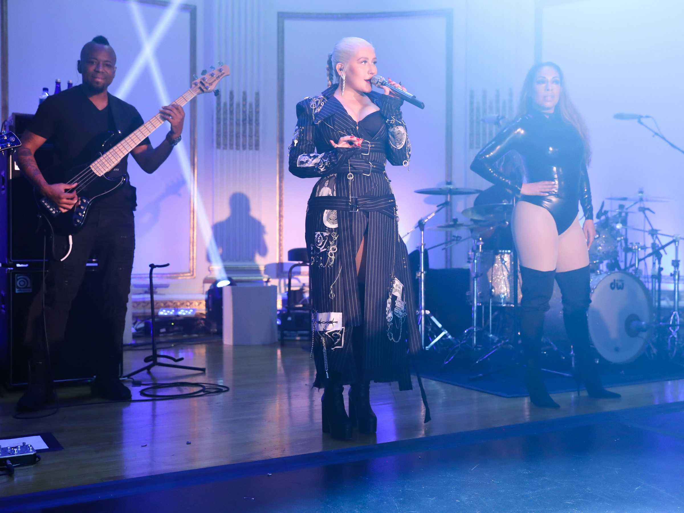 Performing_Harper_s_BAZAAR_Celebrates__ICONS_By_Carine_Roitfeld__-_September_7-08.jpg