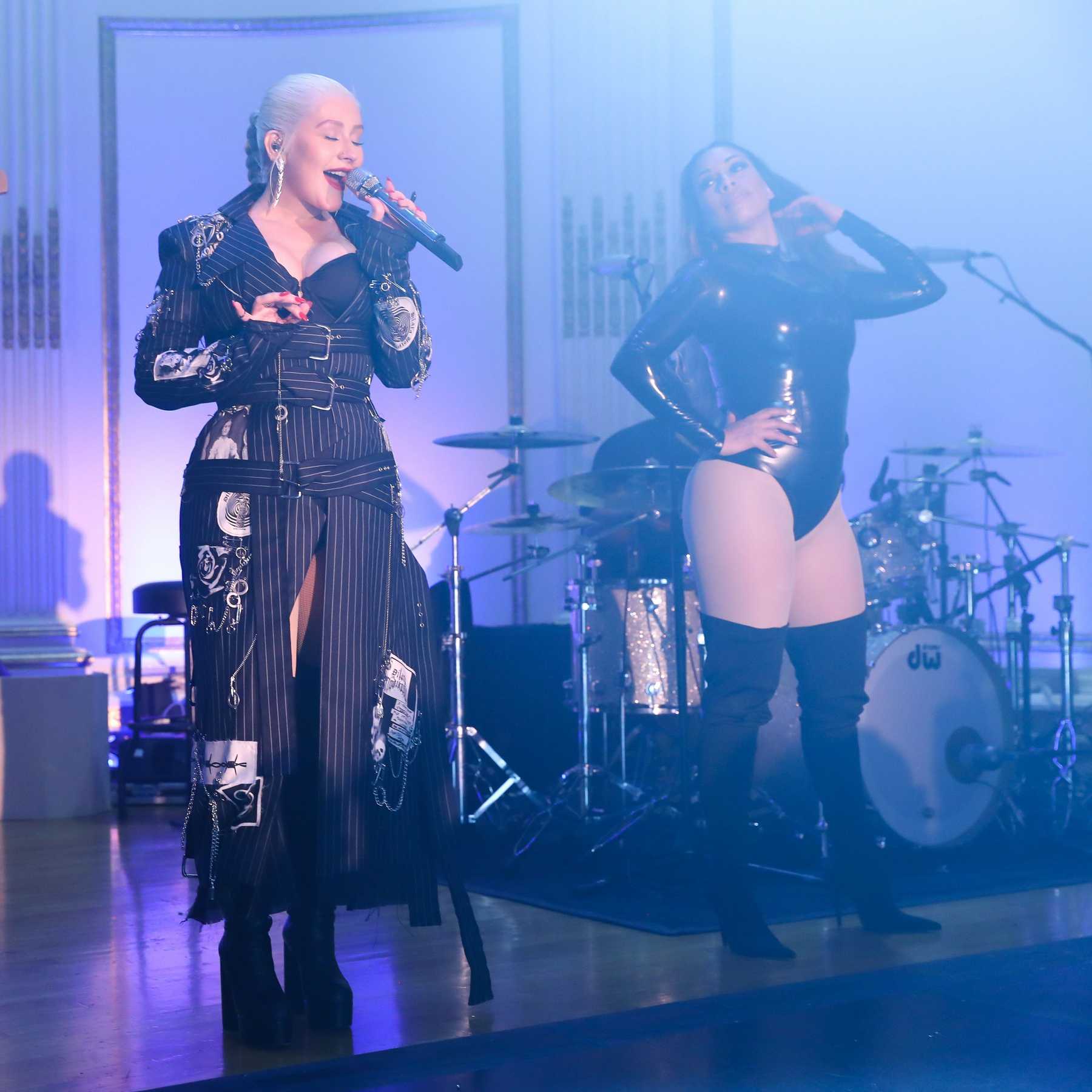 Performing_Harper_s_BAZAAR_Celebrates__ICONS_By_Carine_Roitfeld__-_September_7-09.jpg