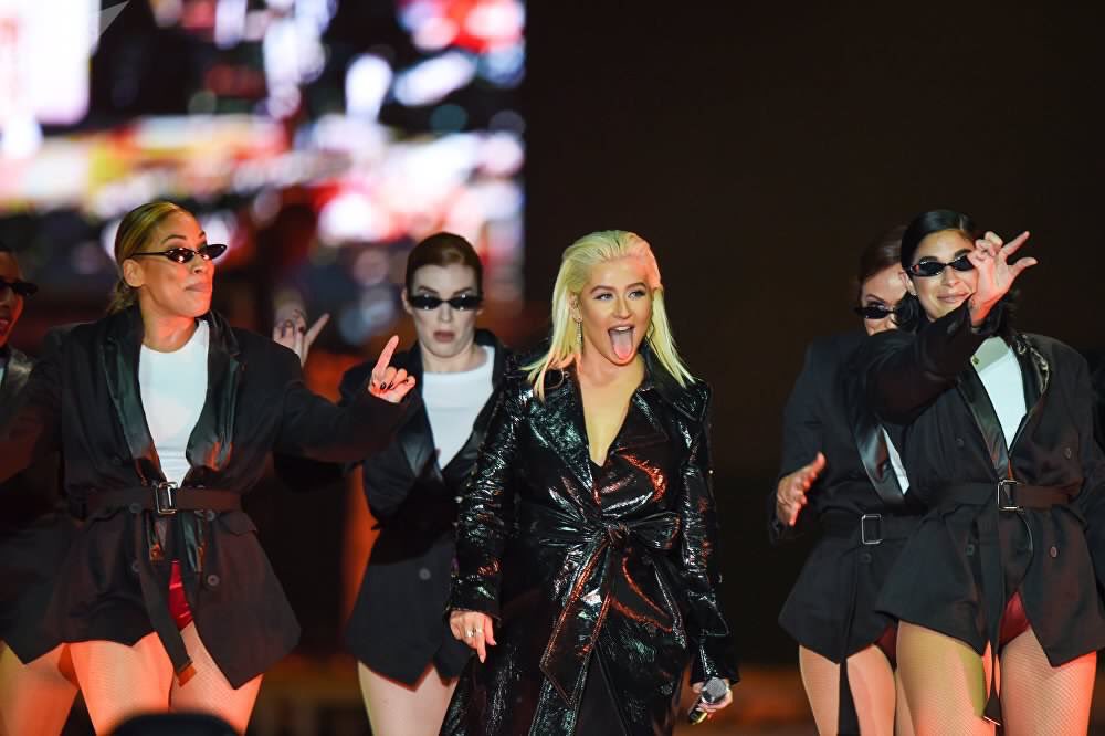 Performing_at_Azerbaijan_F1_Grand_Prix_-_April_29-08.jpg