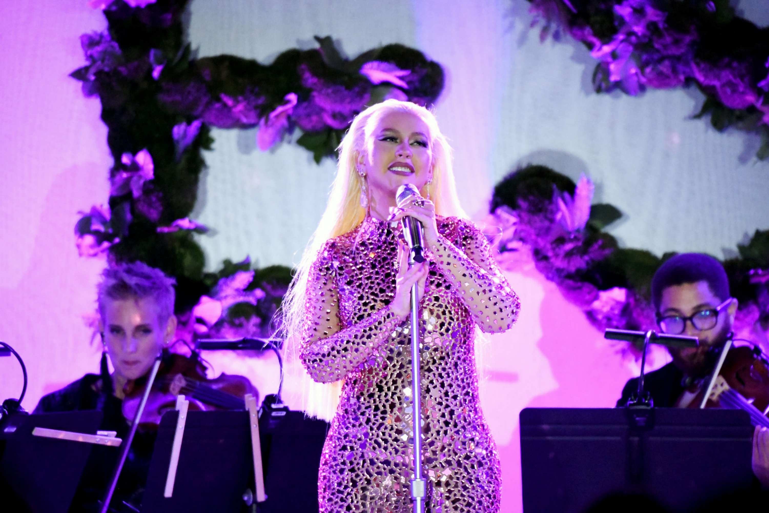 Christina Aguilera performs ay