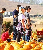 At_the_Pumpkin_Patch_with_Family_on_October_28-06.jpg