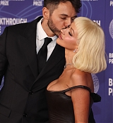 Christina_Aguilera_-_12th_Breakthrough_Prize_Ceremony_-_April_182C_202624.jpg