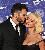 Christina_Aguilera_-_12th_Breakthrough_Prize_Ceremony_-_April_182C_202626.jpg