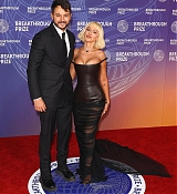 Christina_Aguilera_-_12th_Breakthrough_Prize_Ceremony_-_April_182C_202627.jpg