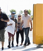 Christina_Aguilera_-_At_Paphos_Airport_in_Cyprus_on_September_7-02.jpg