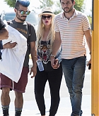 Christina_Aguilera_-_At_Paphos_Airport_in_Cyprus_on_September_7-03.jpg