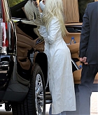 Christina_Aguilera_-_At_the_Peninsula_hotel_for_a_lunch_meeting_in_Beverly_Hills2C_California__04192021_06.jpg
