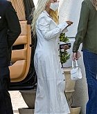 Christina_Aguilera_-_At_the_Peninsula_hotel_for_a_lunch_meeting_in_Beverly_Hills2C_California__04192021_08.jpg