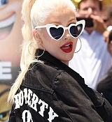 Christina_Aguilera_-__Emoji__Premiere_in_Los_Angeles_on_July_23-102.jpg