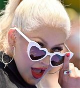 Christina_Aguilera_-__Emoji__Premiere_in_Los_Angeles_on_July_23-143.jpg