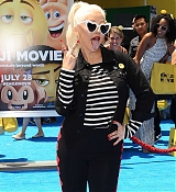 Christina_Aguilera_-__Emoji__Premiere_in_Los_Angeles_on_July_23-173.jpg