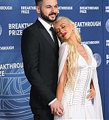 Christina_Aguilera_-_attends_the_11th_Breakthrough_Prize_Ceremony2C_Santa_Monica_CA_-_April_52C_2025_48.jpg