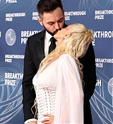 Christina_Aguilera_-_attends_the_11th_Breakthrough_Prize_Ceremony2C_Santa_Monica_CA_-_April_52C_2025_55.jpg