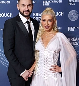 Christina_Aguilera_-_attends_the_11th_Breakthrough_Prize_Ceremony2C_Santa_Monica_CA_-_April_52C_2025_56.jpg