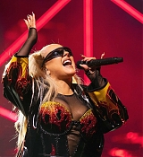 Christina_Aguilera_Performs_At_The_O2_Arena_28329.jpg
