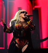 Christina_Aguilera_Performs_At_The_O2_Arena_283529.jpg