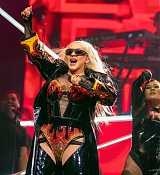 Christina_Aguilera_Performs_At_The_O2_Arena_287129.jpg