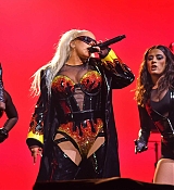Christina_Aguilera_Performs_At_The_O2_Arena_287529.jpg